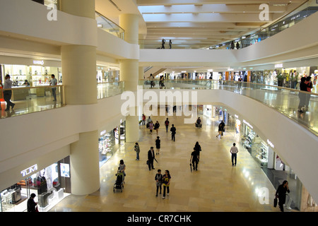 Innere des gehobenen Pacific Place Shopping-Mall in Hong Kong Stockfoto