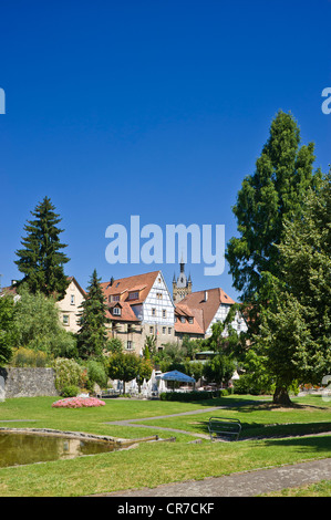 Stadtbild in den Stadtgraben mit Blauer Turm Bad Wimpfen, Neckartal, Baden-Württemberg, Deutschland, Europa Stockfoto