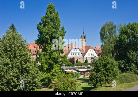 Stadtbild in den Stadtgraben mit Blauer Turm Bad Wimpfen, Neckartal, Baden-Württemberg, Deutschland, Europa Stockfoto