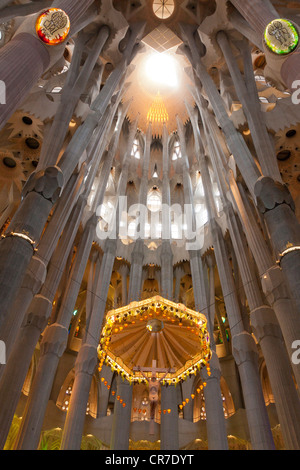 Altar mit dem Prospekt der Chororgel, Innere der Sagrada Familia, Basílica ich Temple Expiatori De La Sagrada Família, Stockfoto