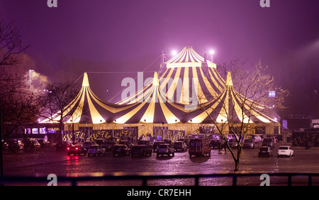 FlicFlac Zirkus Zelt, FlicFlac Weihnachtszirkus Premiere der Schrille Nacht, Eilige Nacht, Westfalia-Halle, Dortmund Stockfoto