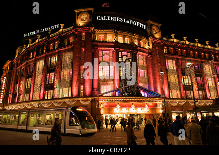 UNESCO-Welterbe, Weihnachtsdekoration auf den Galeries Lafayettes Kaufhaus, Rue du, Straßburg, Bas Rhin, Frankreich Stockfoto