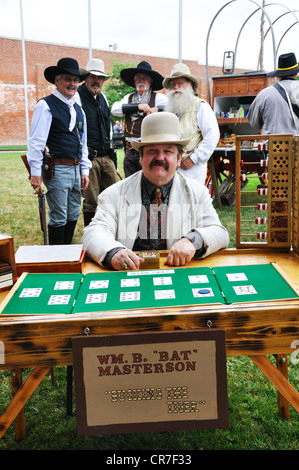 Alten Faro (AKA Pharao oder Farobank) Ende des 17. Jahrhunderts Französisch Glücksspiel Karte Spiel, Old West Reenactment in Fort Worth, Texas, USA Stockfoto