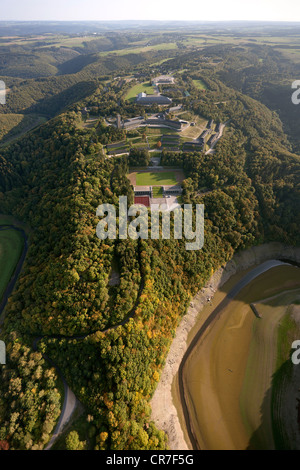 Luftaufnahme, Ordensburg Vogelsang, einem ehemaligen nationalen sozialistischen Gutshof auf Urfttalsperre dam, Euskirchen, Eifel-Gebirge Stockfoto