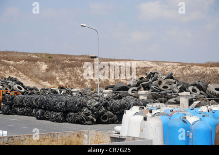 Eine bürgerliche Annehmlichkeit Website wo Reifen recycelt werden. Stockfoto