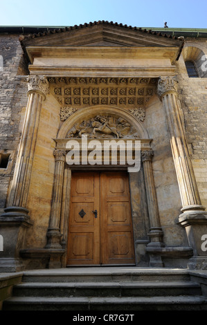 Seitentür, St.-Georgs-Basilika, Prager Burg, Hradschin, Prag, Böhmen, Tschechische Republik, Europa Stockfoto