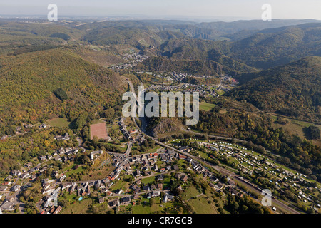 Luftbild, Altenahr und ins Ahrtal, Altenahr, Eifel-Bergkette, Rheinland-Pfalz, Deutschland, Europa Stockfoto