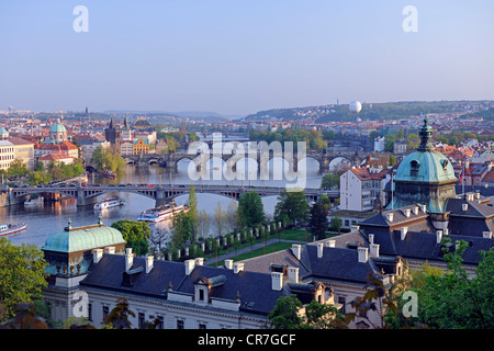 Blick auf die Karlsbrücke im Abend, Republik Moldau, historischen Viertel von Prag, Böhmen, Tschechische Republik, Europa Stockfoto