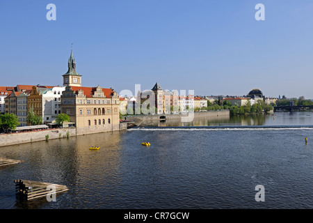 Blick von der Karlsbrücke über die Moldau mit dem Old Town, Prag, Böhmen, Tschechische Republik, Europa Stockfoto