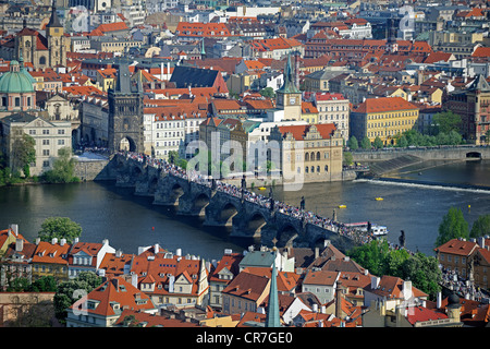 Blick über die Altstadt mit der Karlsbrücke, UNESCO-Weltkulturerbe, Prag, Tschechische Republik, Europa Stockfoto