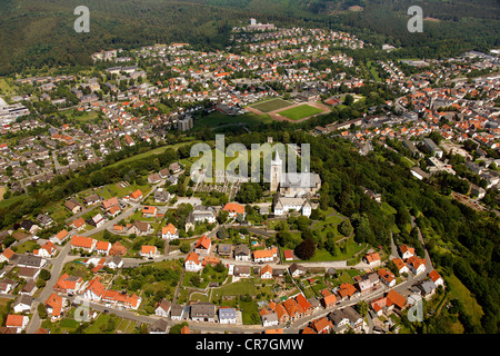 Luftaufnahme, Nikolaikirche und St.-Nikolaus-Kirche in Obermarsberg, Marsberg, Hochsauerlandkreis, Sauerland Stockfoto