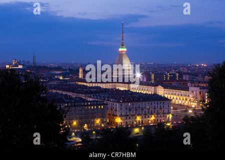 Turin in der Dämmerung, Mole Antonelliana und Piazza Vittorio Veneto, Turin, Piemont, Italien, Europa Stockfoto