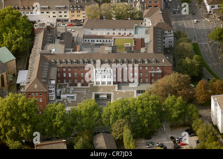 Luftaufnahme, St.-Elisabeth-Hospital, Innenstadt, neben der Gemeinde-Verwaltung der Kirche der Heiligen Peter und Paul