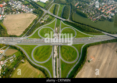 Luftaufnahme, Kreuzung der Autobahn A45 Sauerlandlinie und die Autobahn A42 Emscherschnellweg, BAB Kreuz Teerdestillation Ost Stockfoto