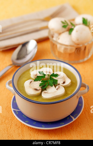 Gemüse und Pilzen Suppe. Rezept erhältlich Stockfoto