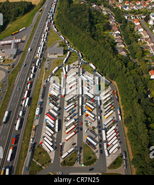 Luftbild, überfüllten Rhynern-Nord-Autobahn-Raststätte, Ruhe- und Lenkzeiten LKW Fahrer, Hamm, Ruhrgebiet Stockfoto