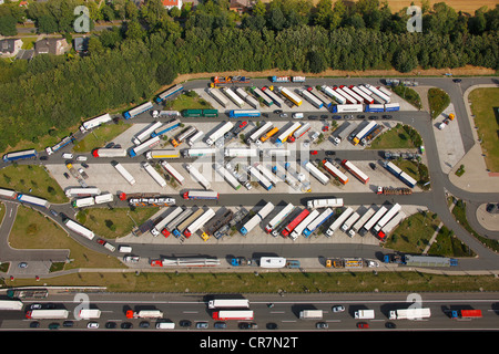 Luftbild, überfüllten Rhynern-Nord-Autobahn-Raststätte, Ruhe- und Lenkzeiten LKW Fahrer, Hamm, Ruhrgebiet Stockfoto