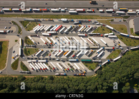 Luftbild, überfüllten Rhynern-Nord-Autobahn-Raststätte, Ruhe- und Lenkzeiten LKW Fahrer, Hamm, Ruhrgebiet Stockfoto