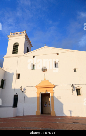 Es Mercadal historisches Dorf, Kirche San Martin, Menorca, Balearen, Spanien Stockfoto