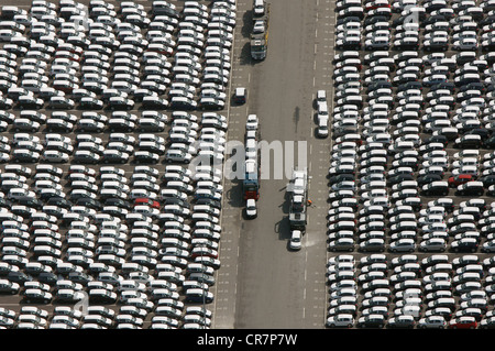 Luftaufnahme, Parkplatz, Neuwagen für Versand, Besucherattraktion Autostadt, Wolfsburg, Volkswagenwerk, VW-Werk Stockfoto