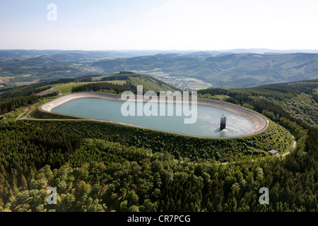 Luftaufnahme, Pumpspeicherkraftwerk, Pumpstationen, PSW, Reservoir in Roenkhausen, Kreis Olpe County, Region Sauerland Stockfoto