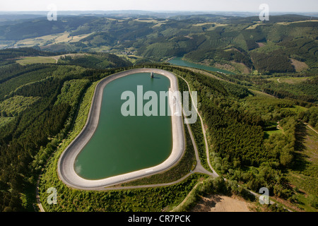 Luftaufnahme, Pumpspeicherkraftwerk, Pumpstationen, PSW, Reservoir in Roenkhausen, Kreis Olpe County, Region Sauerland Stockfoto
