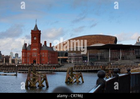 Ansicht von Pier Head Gebäude und Millennium center und Waliser Versammlung Gebäude Stockfoto