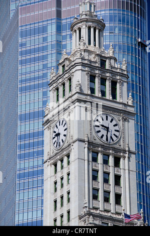 Illinois, Chicago. historische Wrigley building Clock Tower, c 1920, auf der Magnificent Mile von Chicago. Stockfoto