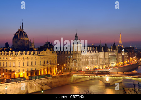 Frankreich, Paris, die Ufer des Flusses Seine UNESCO-Welterbe mit von links nach rechts das Commerial Gericht, der Pont au Stockfoto