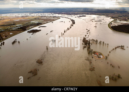 Luftaufnahme, abgeschnitten Bauernhof aus dem umliegenden Land durch Hochwasser, Bleckede, Elbe Elbe Valley Nature Park, Winter Flussüberschwemmungen Stockfoto