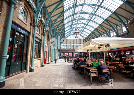 Covent Garden Markthalle, Westend Einkaufszentrum verbunden mit Royal Opera House, Central London, England, UK Stockfoto