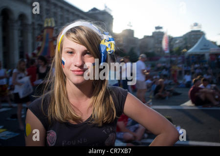 Porträt eines russischen Fans mit einem dramatischen Licht in Kiew die fanzone Stockfoto