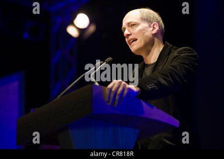 Alain de Botton, Schweizer Schriftsteller, Philosoph, Fernsehmoderator, abgebildet auf der Telegraph Hay Festival 2012, Hay-on-Wye, Powys, Wales, UK Stockfoto