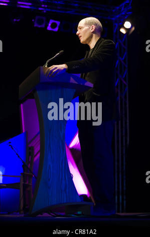 Alain de Botton, Schweizer Schriftsteller, Philosoph, Fernsehmoderator, abgebildet auf der Telegraph Hay Festival 2012, Hay-on-Wye, Powys, Wales, UK Stockfoto