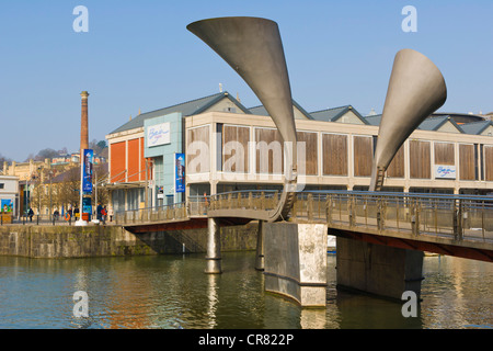 Peros-Brücke, Fußgänger, Klappbrücke, von Eilis O'Connell, St. Augustine Reach Harbourside, Canons Wharf, Bristol Stockfoto