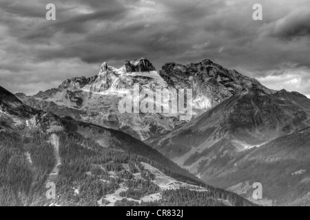 DRI Tuerm Berge, Bedeutung "drei Türme", schwarz-weiß, Montafon, Raetikon Gebirge, Vorarlberg, Österreich, Europa Stockfoto