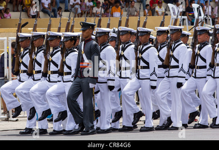 Mitglieder der Philippine Military Academy durchführen Stille Bohren während der Feier des Unabhängigkeitstages Länder Stockfoto