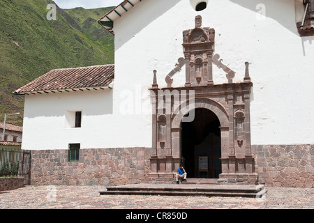 Peru, Cuzco Provinz, Huaro, die Fassade der Kirche fallen der barocke Gemälde und Fresken von Cuzco Schule des 17. und Stockfoto