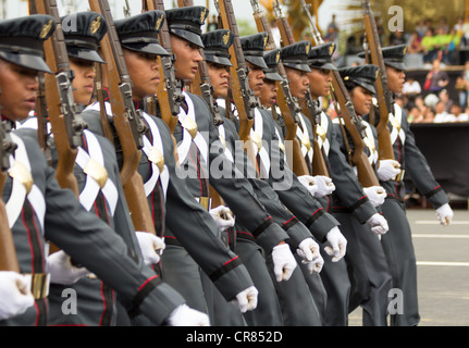 Mitglieder der Philippine Military Academy durchführen Stille Bohren während der Feier des Unabhängigkeitstages Länder Stockfoto