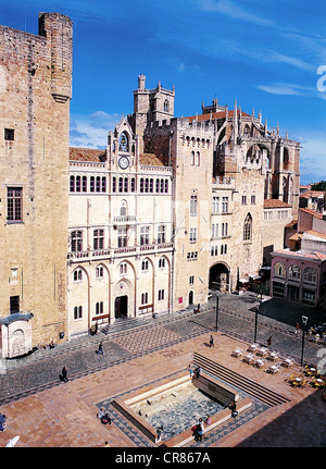 Aude, Narbonne, Frankreich, der erzbischöfliche Palast mit Blick auf den Place de l ' Hotel de Ville Stockfoto