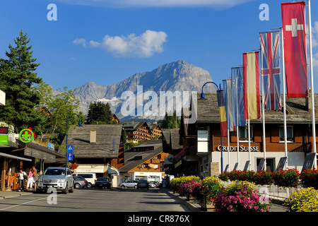 Schweiz, Kanton Waadt, Villars Sur Ollon, Straßenszene Stockfoto