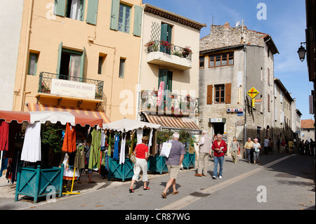 Frankreich, Gard, Barjac, Renaissance-Stadt zwischen Ceze Valley und Ardèche im Departement Gard Provencal Innenstadt Markttag Stockfoto