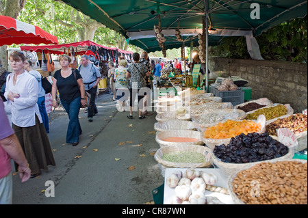 Frankreich, Gard, Barjac, Renaissance-Stadt zwischen Ceze Valley und Ardèche im provenzalischen Gard, den regionalen Markt Wochenzeitung Freitag Stockfoto