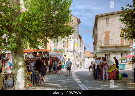 Frankreich, Gard, Barjac, Renaissance-Stadt zwischen Ceze Valley und Ardèche im Departement Gard Provencal Markttag Freitag unter der Ebene Stockfoto