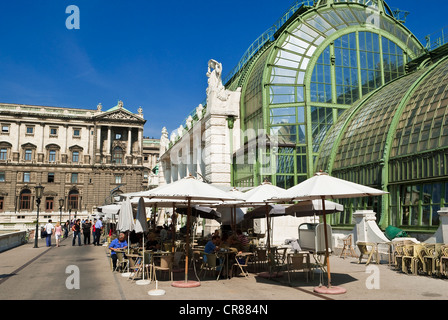 Österreich, Wien, historisches Zentrum UNESCO-Welterbe, Palmenhaus Terrassenrestaurant, ehemaligen Gewächshaus Palm des Burggartens Stockfoto