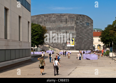 Österreich, Wien, historisches Zentrum UNESCO-Welterbe, MuseumsQuartier große Hof, das Museumsviertel, MUMOK in der Stockfoto