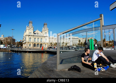 Spanien Katalonien Barcelona Rambla del Mar Stege Architekten von Helio Pinon Albert Viaplana in der Nähe von Port Vell im Hintergrund Stockfoto