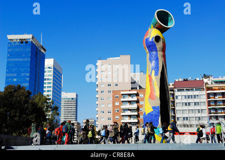 Spanien, Katalonien, Barcelona, die Skulptur Dona ich Ocell (Frau und Vogel) (1983) des Künstlers Joan Miró, befindet sich in der Joan Stockfoto