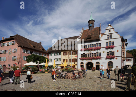 Historisches Rathaus, erbaut im Jahre 1546, Marktplatz-Platz in Staufen Im Breisgau, Südschwarzwald, Baden-Württemberg Stockfoto