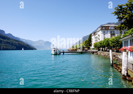 Bootsanlegestelle in Brunnen am Vierwaldstättersee, Ingenbohl, Kanton Schwyz, Schweiz, Europa Stockfoto